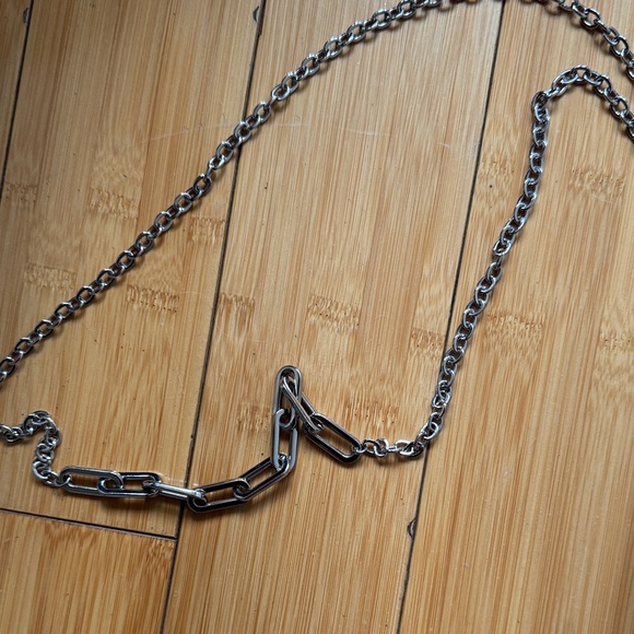 Stylish Lavender Chain Strap Bag - Picture 4 of 6